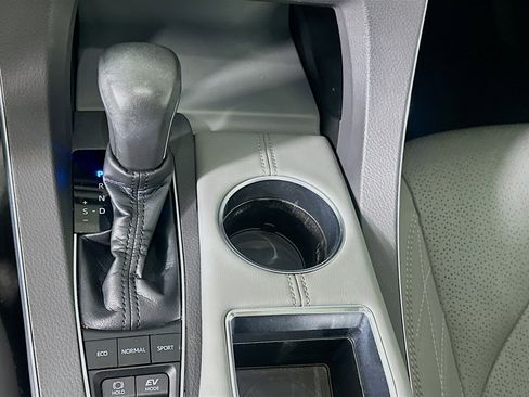 Used 2019 Toyota Avalon Limited image 25