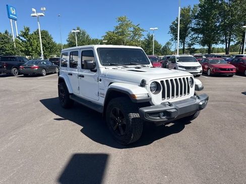Used 2019 Jeep Wrangler Unlimited Sahara w/ Uconnect 4C Nav & Sound Group AWD/4WD image 5
