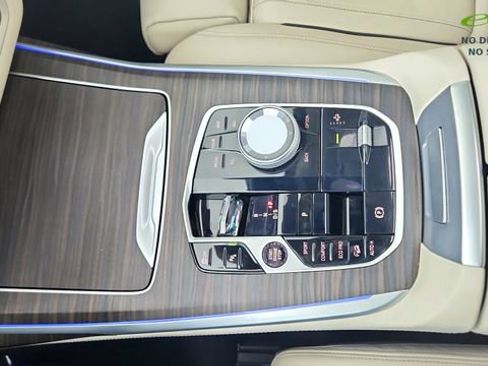 Used 2024 BMW X7 xDrive40i w/ Parking Assistance Package AWD/4WD image 59
