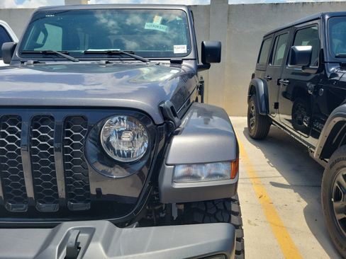 Used 2023 Jeep Gladiator Sport AWD/4WD image 4