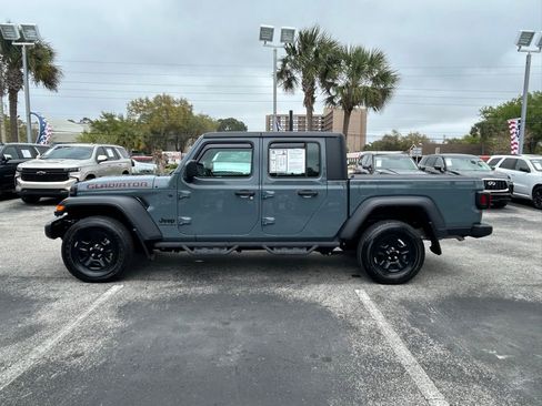 Used 2024 Jeep Gladiator Sport AWD/4WD image 4