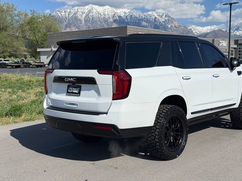 Used 2023 GMC Yukon SLT AWD/4WD image 10