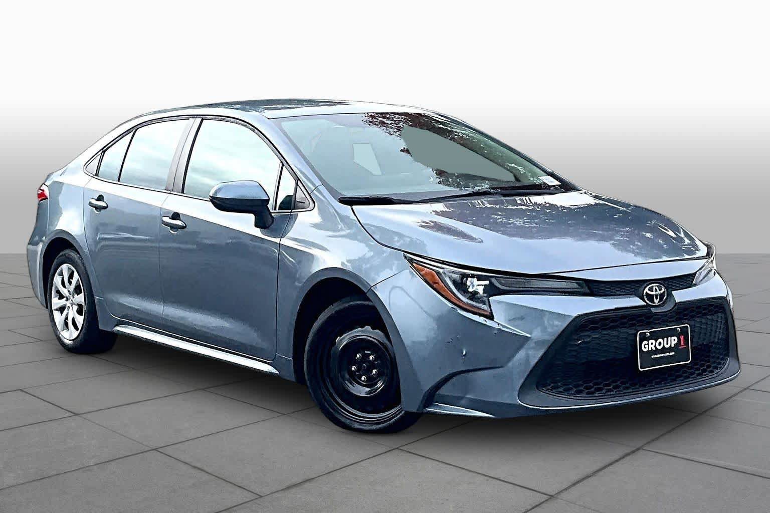 Used 2022 Toyota Corolla LE FWD image 3