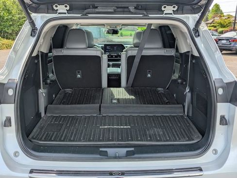 Used 2024 Toyota Highlander Platinum AWD/4WD image 33
