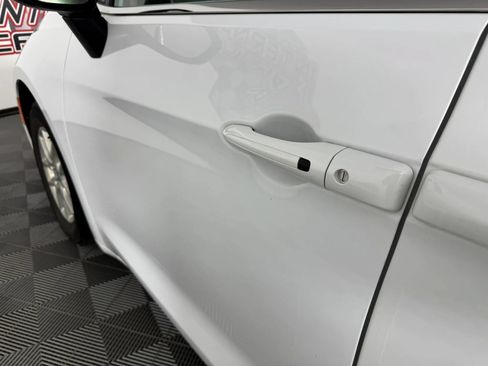 Used 2022 Chrysler Voyager LX FWD image 25