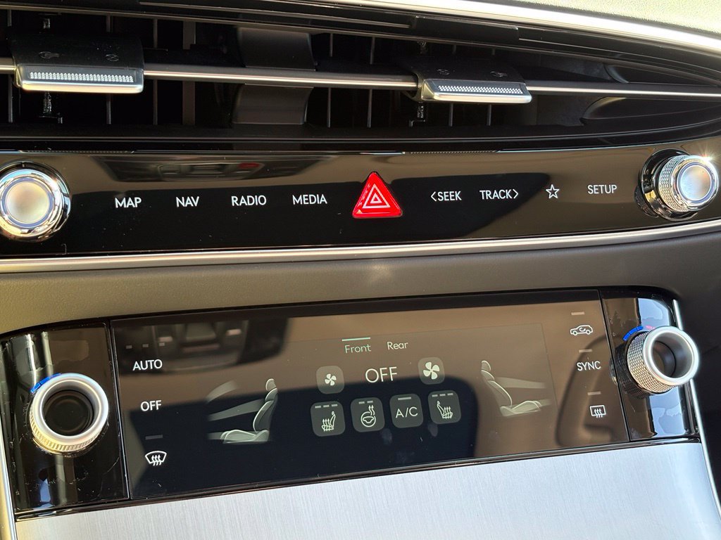 New 2027 Genesis GV70 2.5T Select AWD/4WD image 18