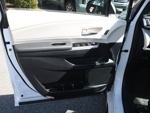 Certified 2025 Toyota Sienna Platinum AWD/4WD image 10
