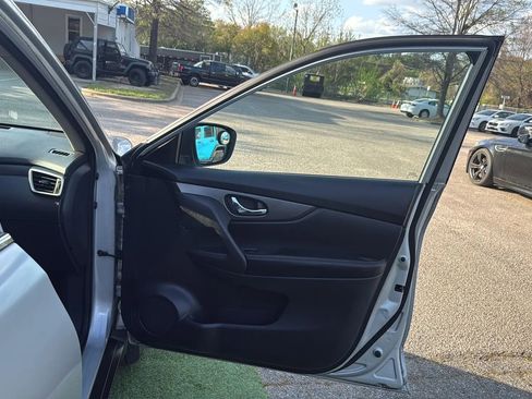 Used 2015 Nissan Rogue S image 24