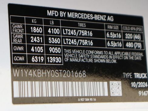 Used 2025 Mercedes-Benz Sprinter 2500 image 45