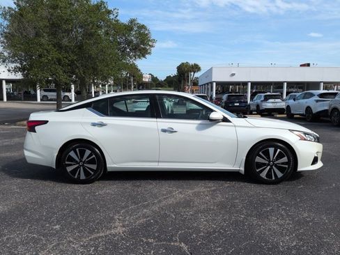 Certified 2022 Nissan Altima 2.5 SL FWD image 3