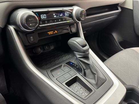 Used 2021 Toyota RAV4 XLE FWD image 18