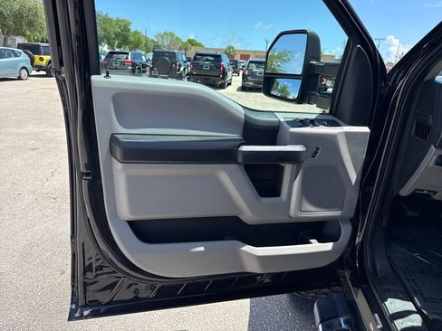 Used 2020 Ford F250 XL w/ STX Appearance Package image 12
