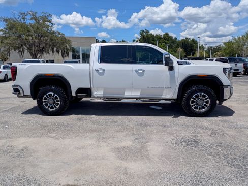 Used 2025 GMC Sierra 2500 SLT AWD/4WD image 3