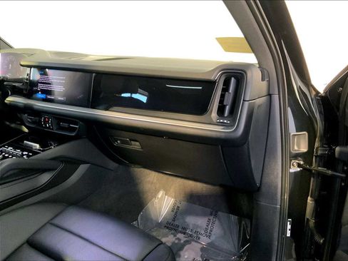 Certified 2024 Porsche Cayenne AWD/4WD image 22