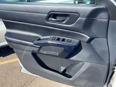 Used 2025 Nissan Pathfinder SV image 20