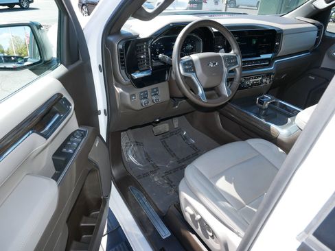 Used 2024 Chevrolet Silverado 1500 RST AWD/4WD image 10