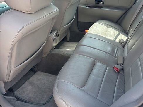 Used 1999 Lincoln Town Car Executive RWD image 5