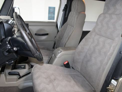 Used 2005 Jeep Wrangler Unlimited AWD/4WD image 17