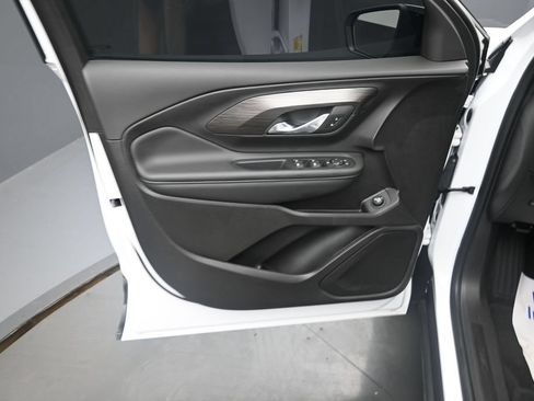 Used 2024 GMC Terrain SLE w/ Driver Convenience Package FWD image 20