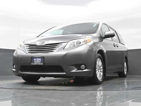 Used 2017 Toyota Sienna Limited Premium image 27