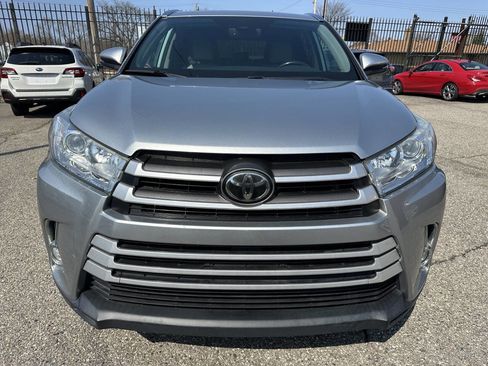 Used 2018 Toyota Highlander XLE image 2
