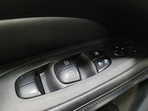 Used 2019 Nissan Pathfinder SL AWD/4WD image 27