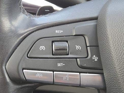 Used 2022 Cadillac XT4 Luxury w/ Cold Weather Package image 4