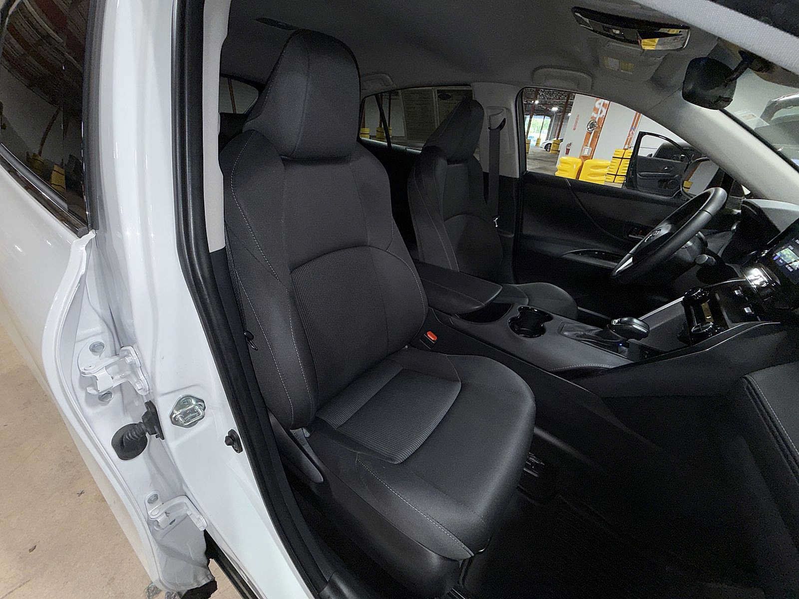 Used 2023 Toyota Venza LE AWD/4WD image 16