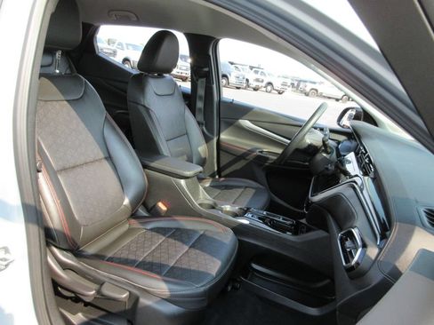 Certified 2023 Chevrolet Bolt EUV LT w/ Convenience Package FWD image 21