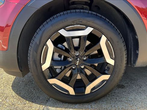 Certified 2024 Kia Telluride EX w/ EX Captain's Chair Package FWD image 7