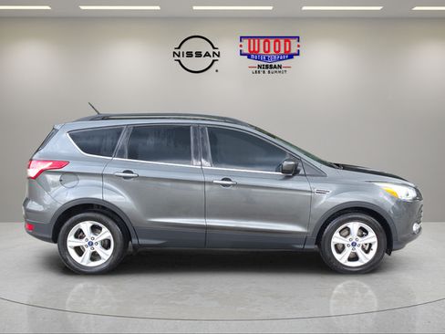Used 2016 Ford Escape SE w/ Equipment Group 201A FWD image 2