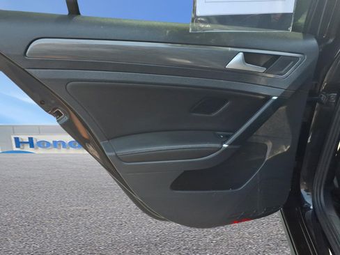 Used 2019 Volkswagen Golf SE FWD image 11