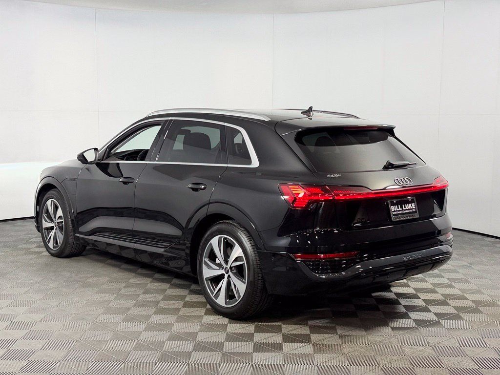 Used 2024 Audi Q8 e-tron Premium Plus w/ Premium Plus Package AWD/4WD image 11
