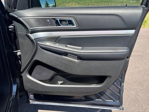 Used 2017 Ford Explorer XLT w/ Equipment Group 202A FWD image 23