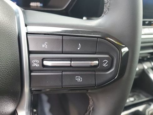 Used 2024 Chevrolet Colorado LT w/ LT Convenience Package II AWD/4WD image 12
