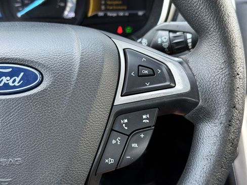 Used 2019 Ford Fusion SE FWD image 25
