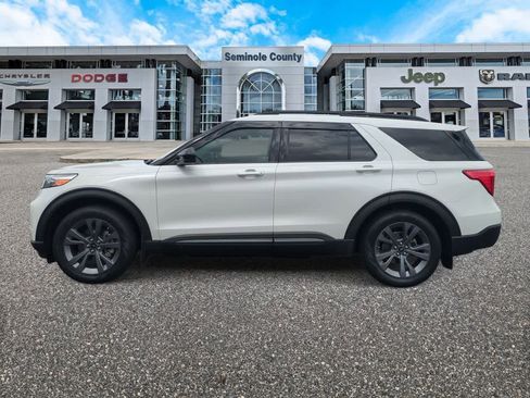 Used 2023 Ford Explorer XLT w/ Equipment Group 202A RWD image 5