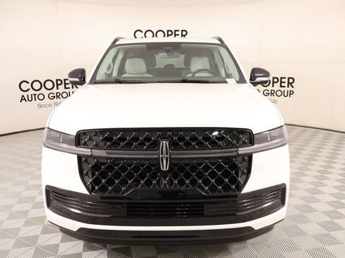 New 2026 Lincoln Navigator L Reserve AWD/4WD image 9