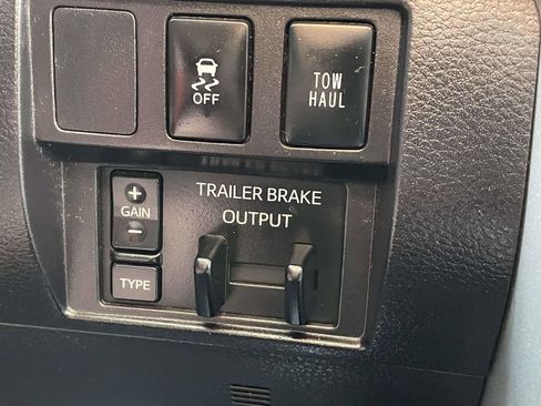 Used 2016 Toyota Tundra SR5 w/ SR5 Upgrade Package image 42