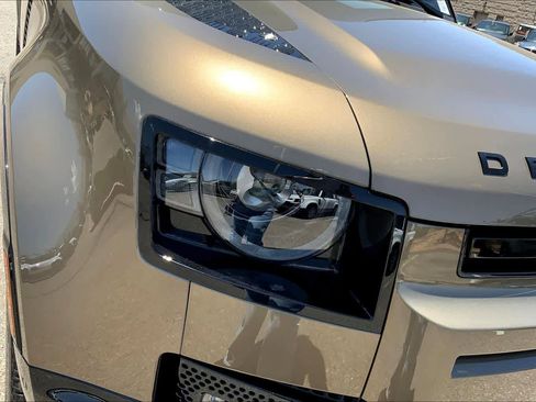 New 2025 Land Rover Defender 110 X-Dynamic SE image 13