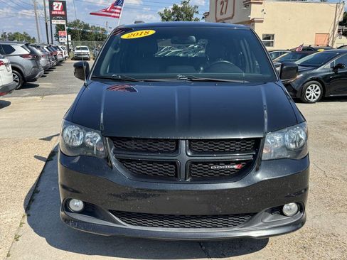 Used 2018 Dodge Grand Caravan GT image 2