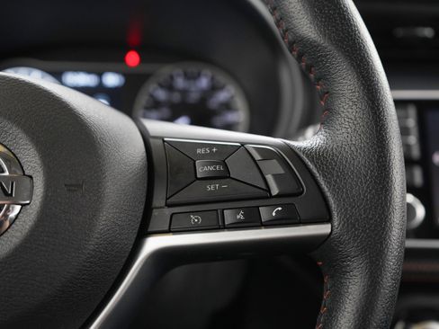 Used 2019 Nissan Kicks SR image 26