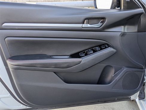 Used 2025 Nissan Altima 2.5 SR image 11