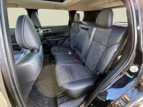 Used 2022 Mitsubishi Outlander SE image 25