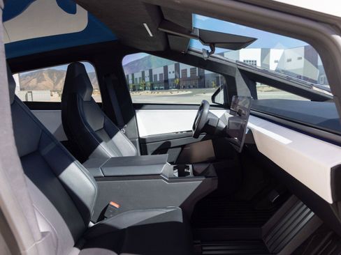 Used 2024 Tesla Cybertruck AWD Crew Cab image 26