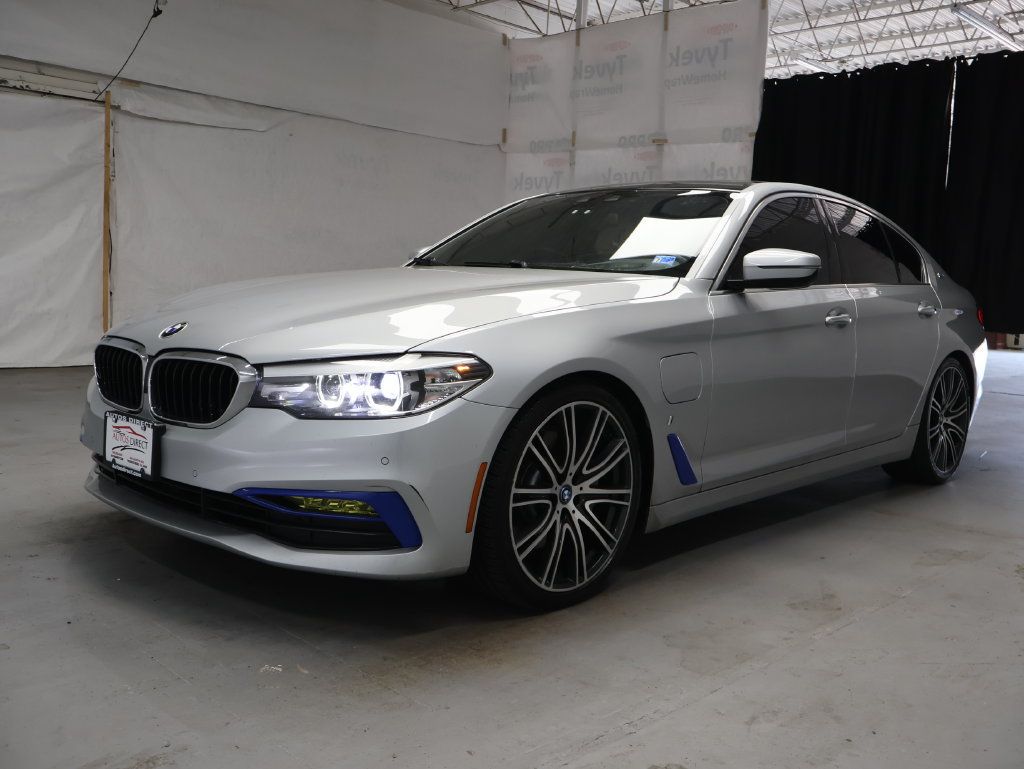 Used 2018 BMW 530e xDrive w/ Premium Package 2 AWD/4WD image 3