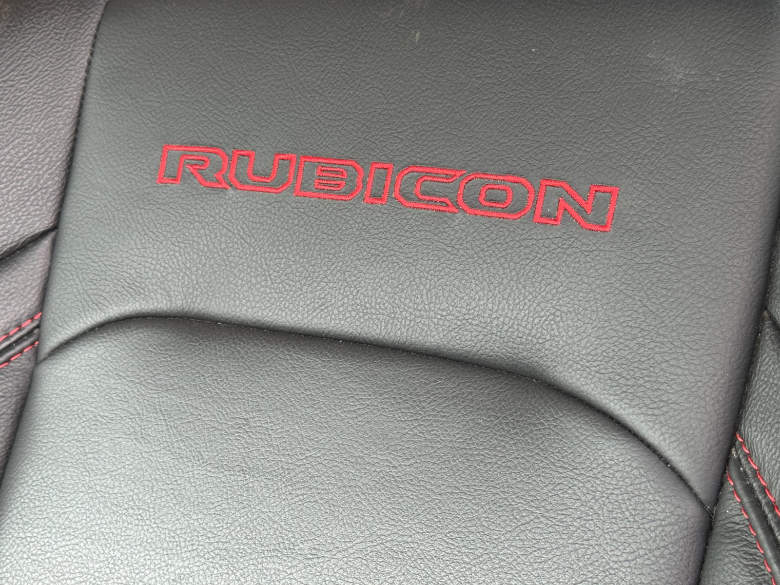 Used 2023 Jeep Gladiator Rubicon w/ Dual Top Group AWD/4WD image 18