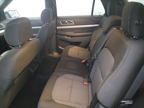 Used 2017 Ford Explorer XLT image 18