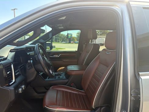 Used 2024 GMC Sierra 3500 Denali Ultimate AWD/4WD image 11