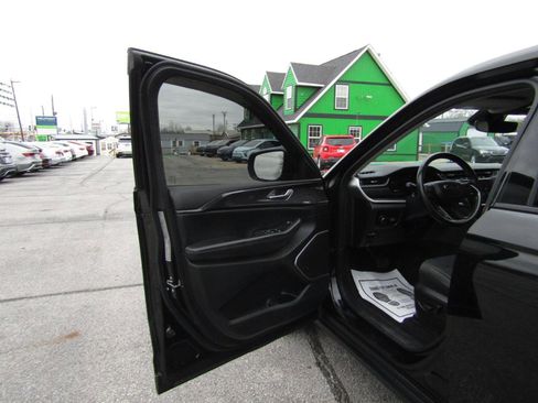 Used 2022 Jeep Grand Cherokee L Laredo w/ Luxury Tech Group I AWD/4WD image 16